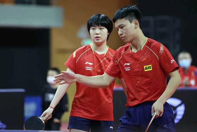 他通过领导 他通过领导